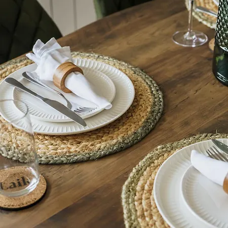 Pinewood View, The Old Bank House