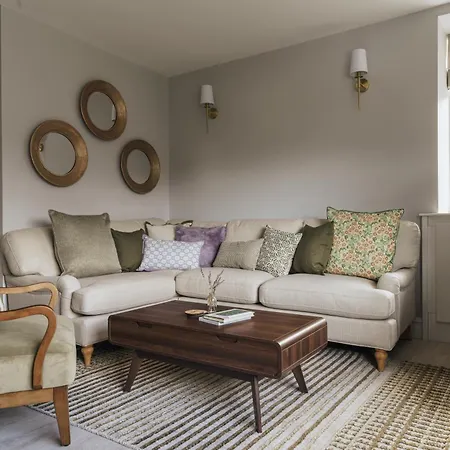 Pinewood View, The Old Bank House *