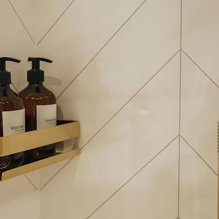 Pinewood View, The Old Bank House