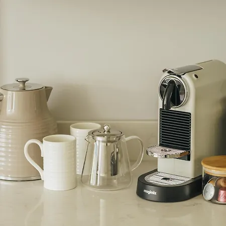 Pinewood View, The Old Bank House *