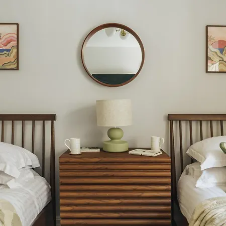 Pinewood View, The Old Bank House *