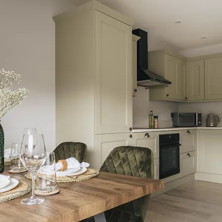 Pinewood View, The Old Bank House Apartment Ambleside