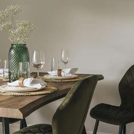 Pinewood View, The Old Bank House *