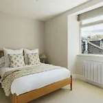 Pinewood View, The Old Bank House Apartment